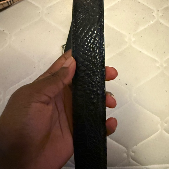 BLACK CROCODILE PATTERN BELT - Picture 2 of 2